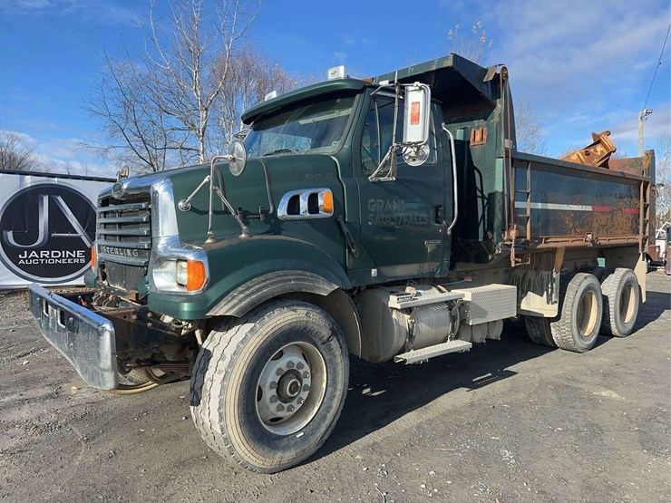 2009-sterling-l9500-image-1