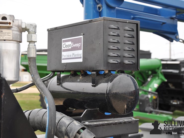 2015-kinze-4900-image-13