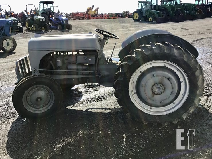 1940-ford-9n-image-2