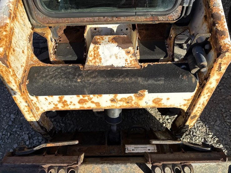 2015-bobcat-s70-image-12