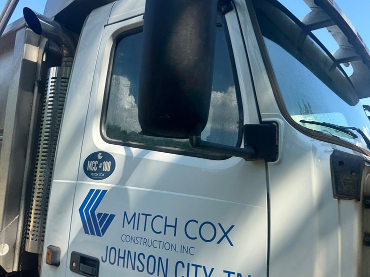 #1302-•-2002-volvo-vhd-truck-with-stainless-dump-bed-image-11