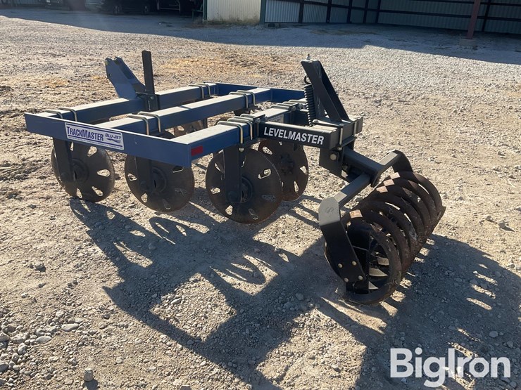 blu-jet-pivot-track-closer-image-7