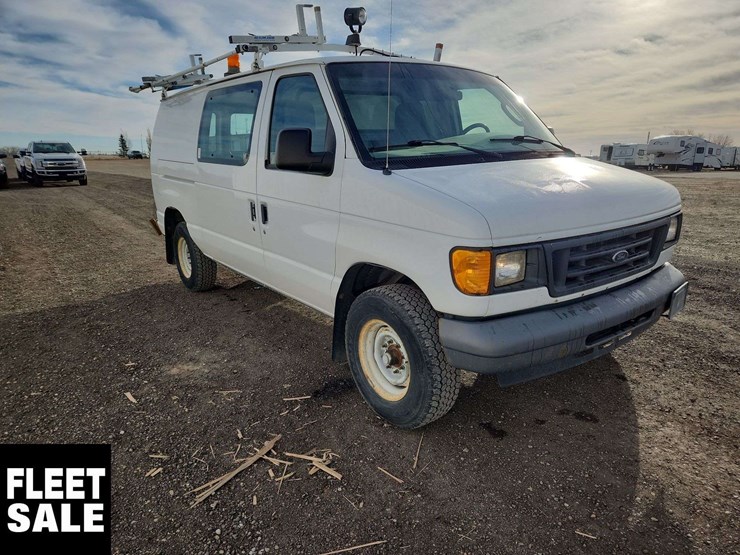 2005-ford-cargo-image-2