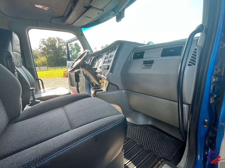 2016-kenworth-t880-image-57