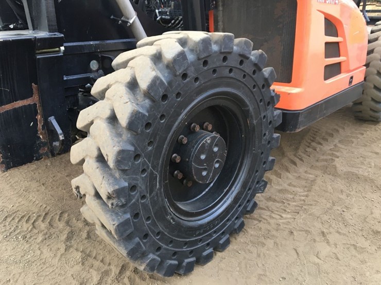 2015-jlg-g12-55a-image-11