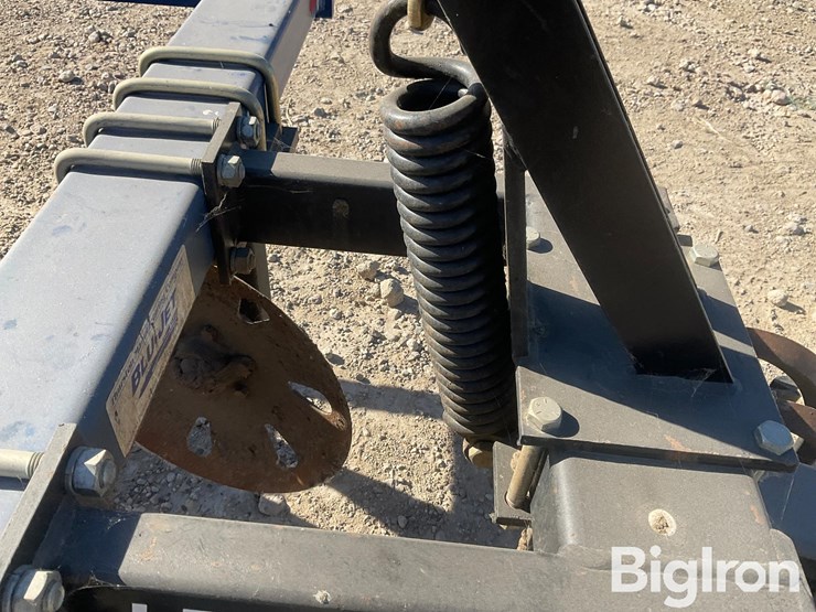 blu-jet-pivot-track-closer-image-15