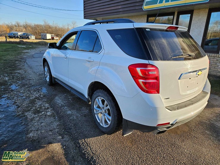2016-chevrolet-equinox-lt-image-2