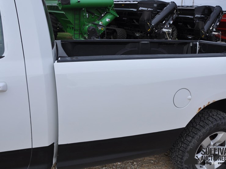 2014-ram-1500-slt-image-18