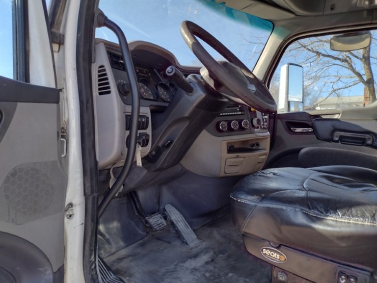 19-peterbilt-water-truck^title^-(qea-4054)-image-14