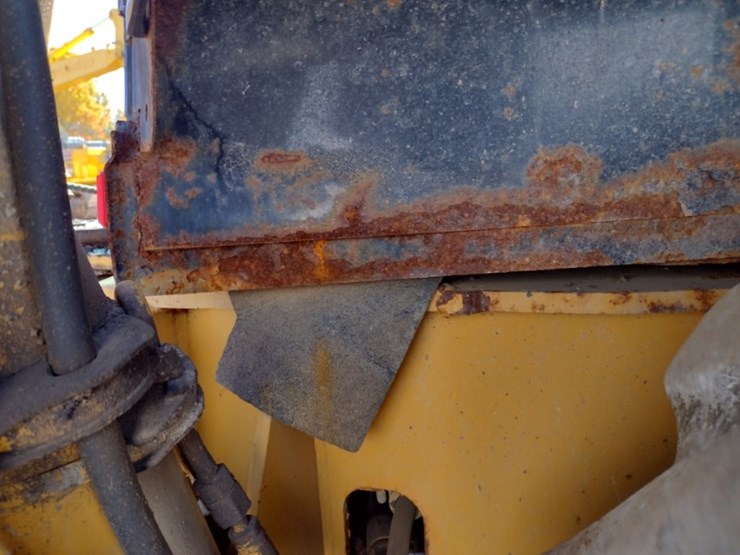 caterpillar-420d-image-26