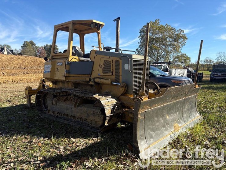 2004-deere-700h-image-3