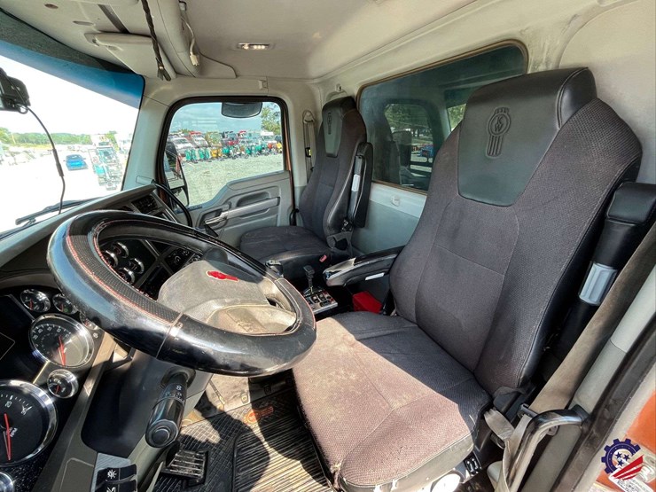 2016-kenworth-t880-image-61