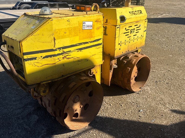 #1210-•-wacker-trench-compactor-with-remote-image-1