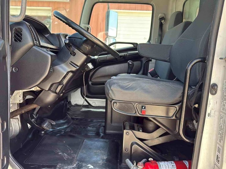 2018-hino-conventional-type-truck-image-14