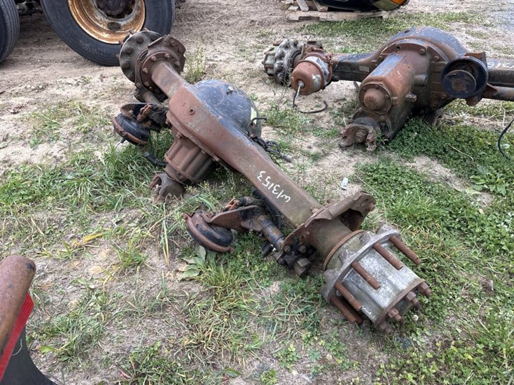 #3153-•-volvo-sleeper-cab-parts-semi-image-21