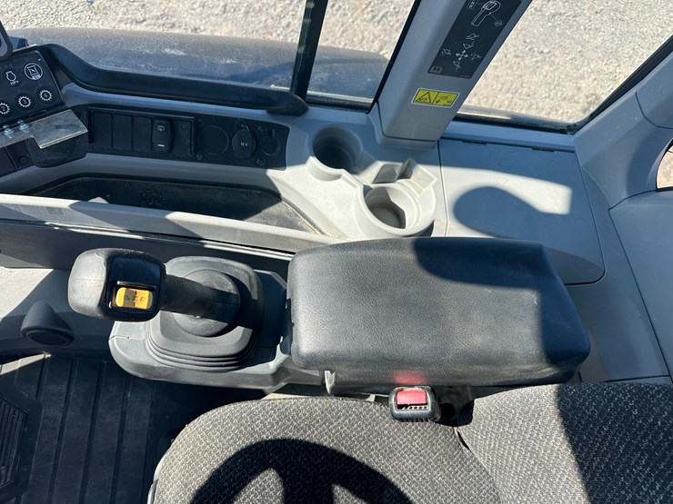 2016-caterpillar-926m-image-90