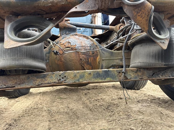 #3155-•-volvo-sleeper-cab-parts-semi-image-34