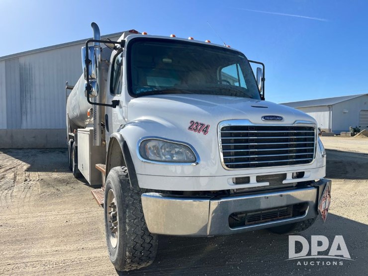 2016-freightliner-petroleum-truck-(jn3388,-unit-2374)-image-4