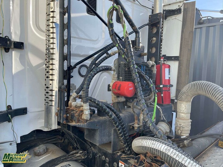 2024-western-star-57x-image-31