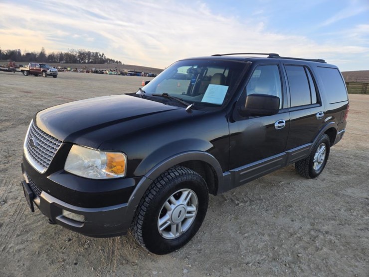 2004-ford-expedition-image-3