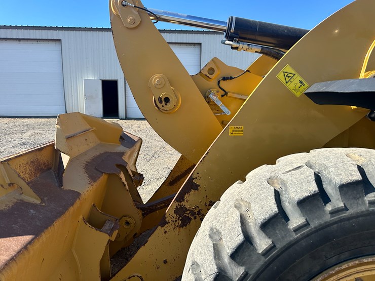 2016-caterpillar-926m-image-31