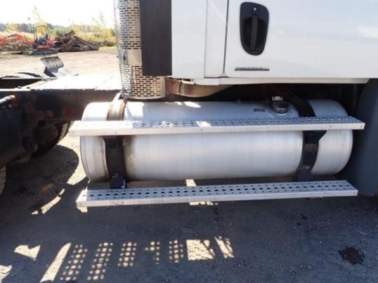 2010-freightliner-cascadia-t/a-hiway-tractor---day-image-56