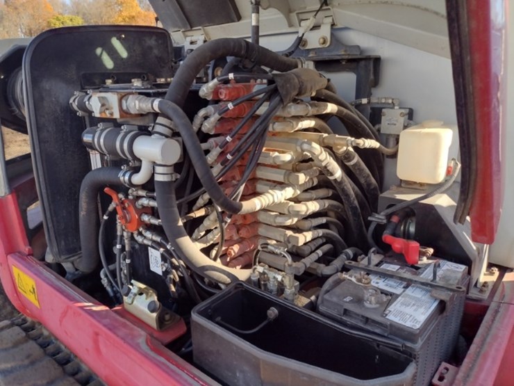 18-takeuchi-tb260cra-excavator-(qea-4048)-image-43