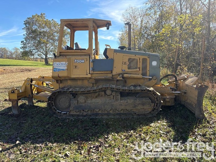2004-deere-700h-image-2