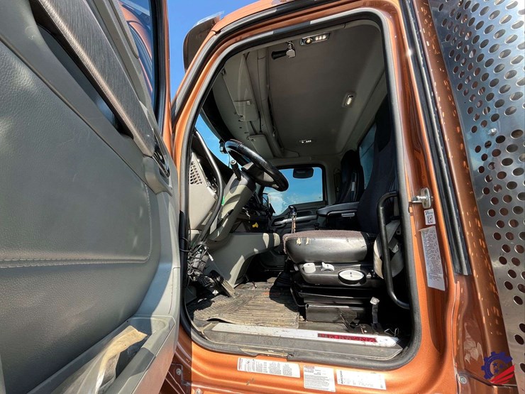 2016-kenworth-t880-image-59