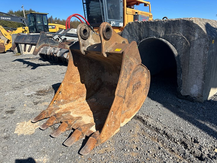 #32583-•-tag-42"-excavator-bucket-image-1