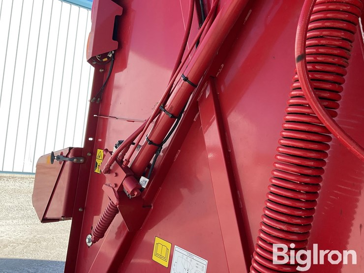 2021-new-holland-560-round-baler-image-19