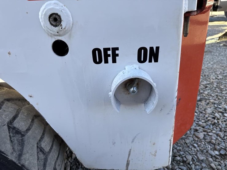 2015-bobcat-s70-image-21