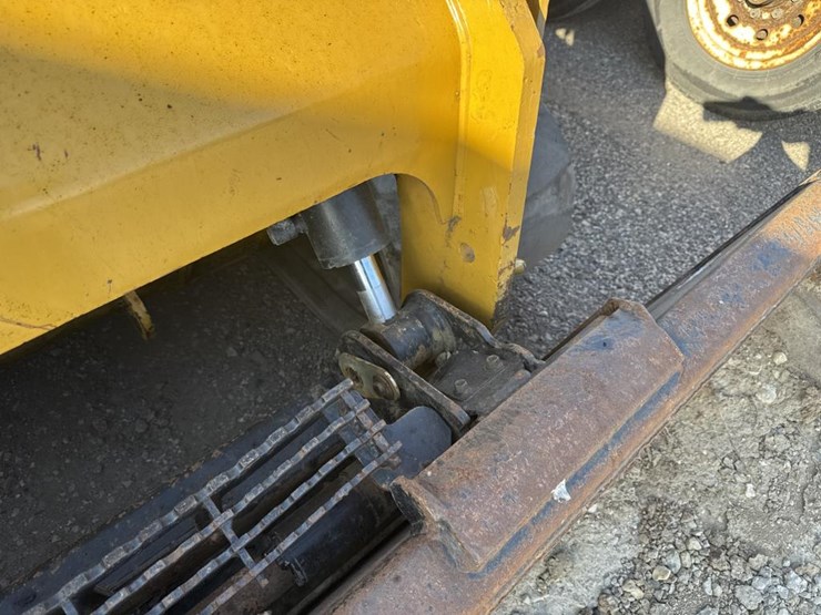 2017-caterpillar-289d-image-12