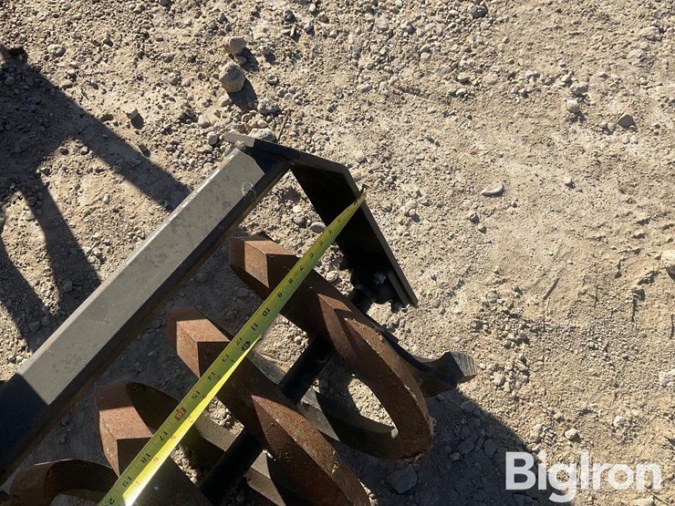 blu-jet-pivot-track-closer-image-17