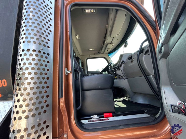 2016-kenworth-t880-image-52