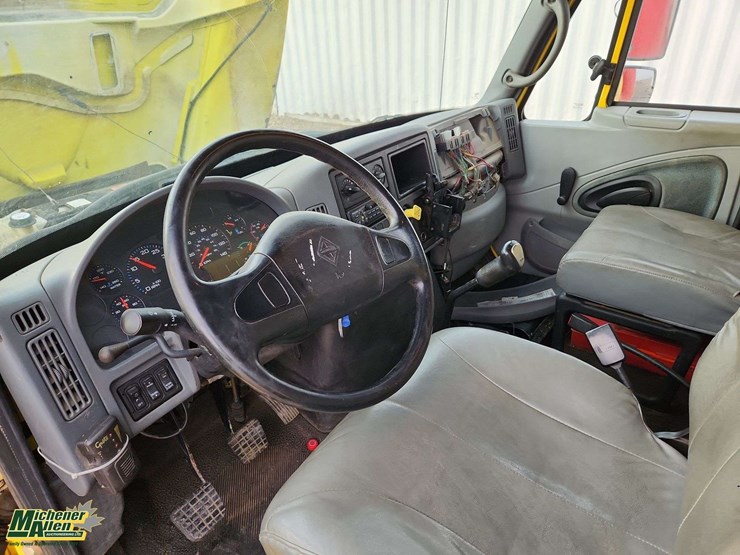 2006-international-durastar-4200-image-15