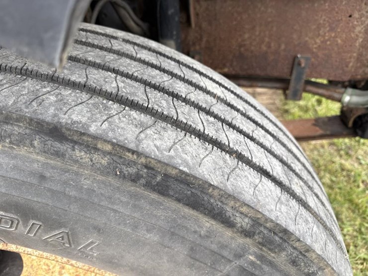 #3155-•-volvo-sleeper-cab-parts-semi-image-46