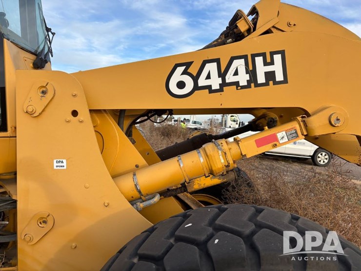 2001-deere-644h-image-29