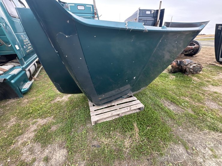 #3154-•-volvo-s60-parts-sleeper-truck-image-29