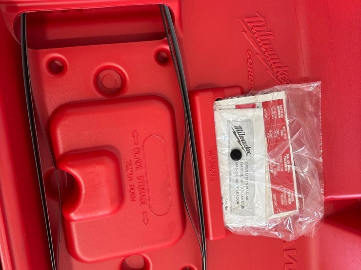 milwaukee-v28-band-saw-image-5