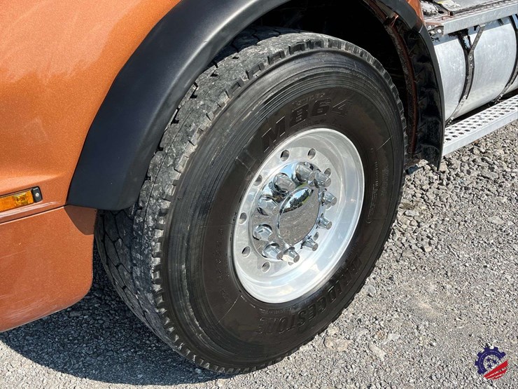 2016-kenworth-t880-image-6