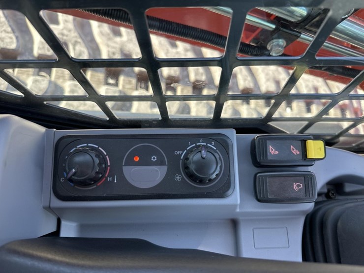 #5120-•-2025-kubota-svl-97-3-tracked-skid-steer-image-36