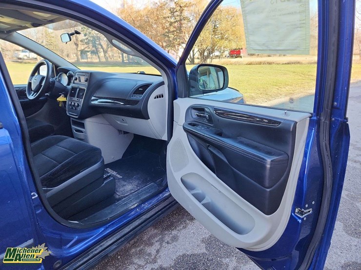 2013-dodge-grand-caravan-image-16