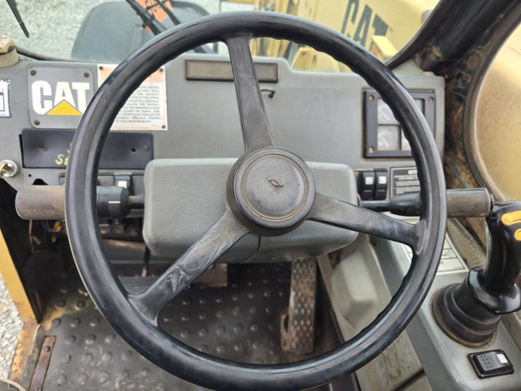 caterpillar-th83-image-51