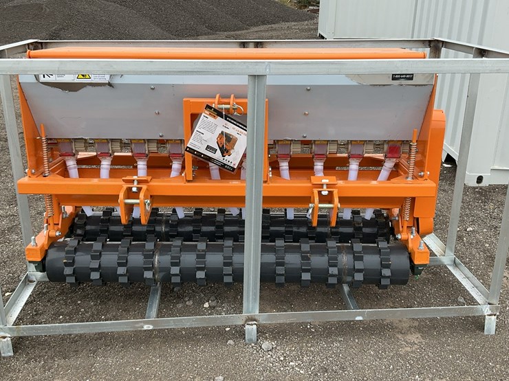 2025-caterpillar-12-image-2