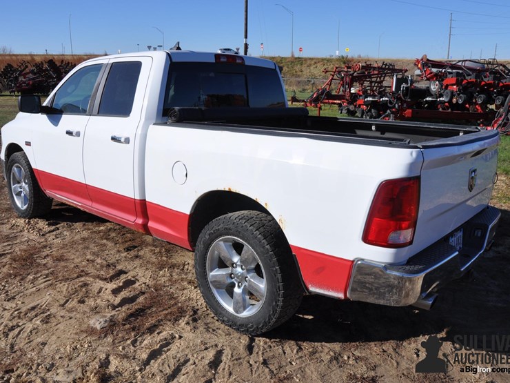 2015-ram-1500-big-horn-image-3