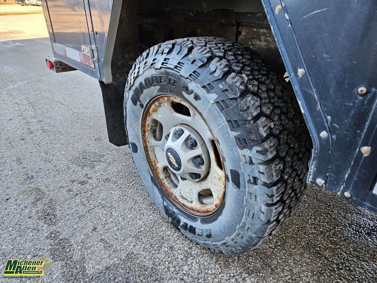 2012-chevrolet-silverado-2500hd-image-13