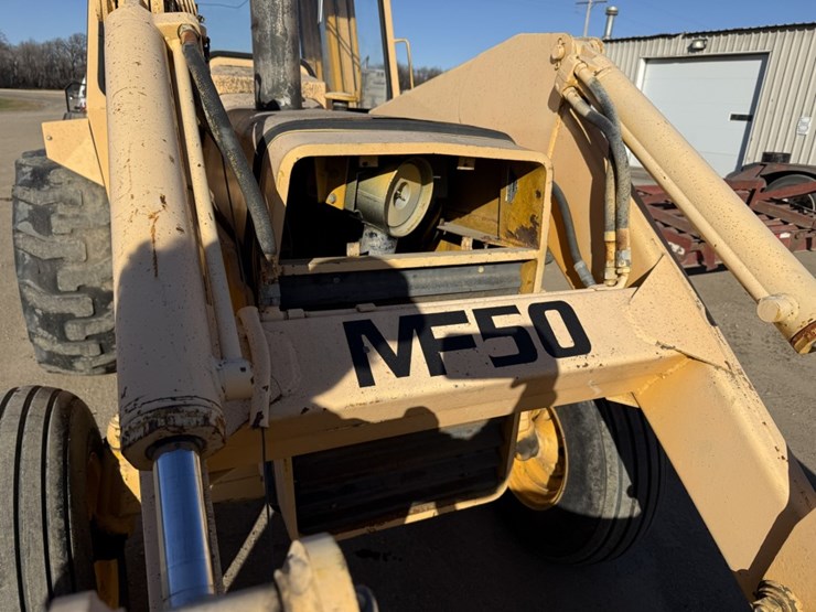 massey-ferguson-300a-image-14