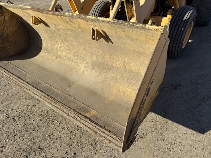 massey-ferguson-300a-image-10