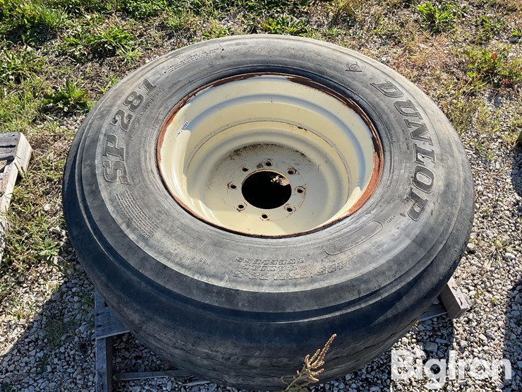 425/65r-22.5-tire-&-rim-image-1